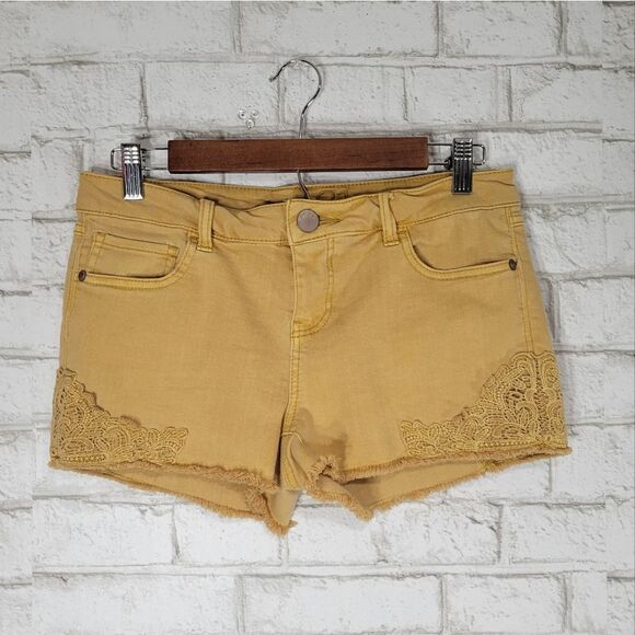 Rue 21 cute mustard color shorts - Picture 1 of 11